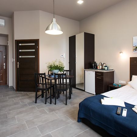Happy Tower Aparthotel Krakow Bagian luar foto
