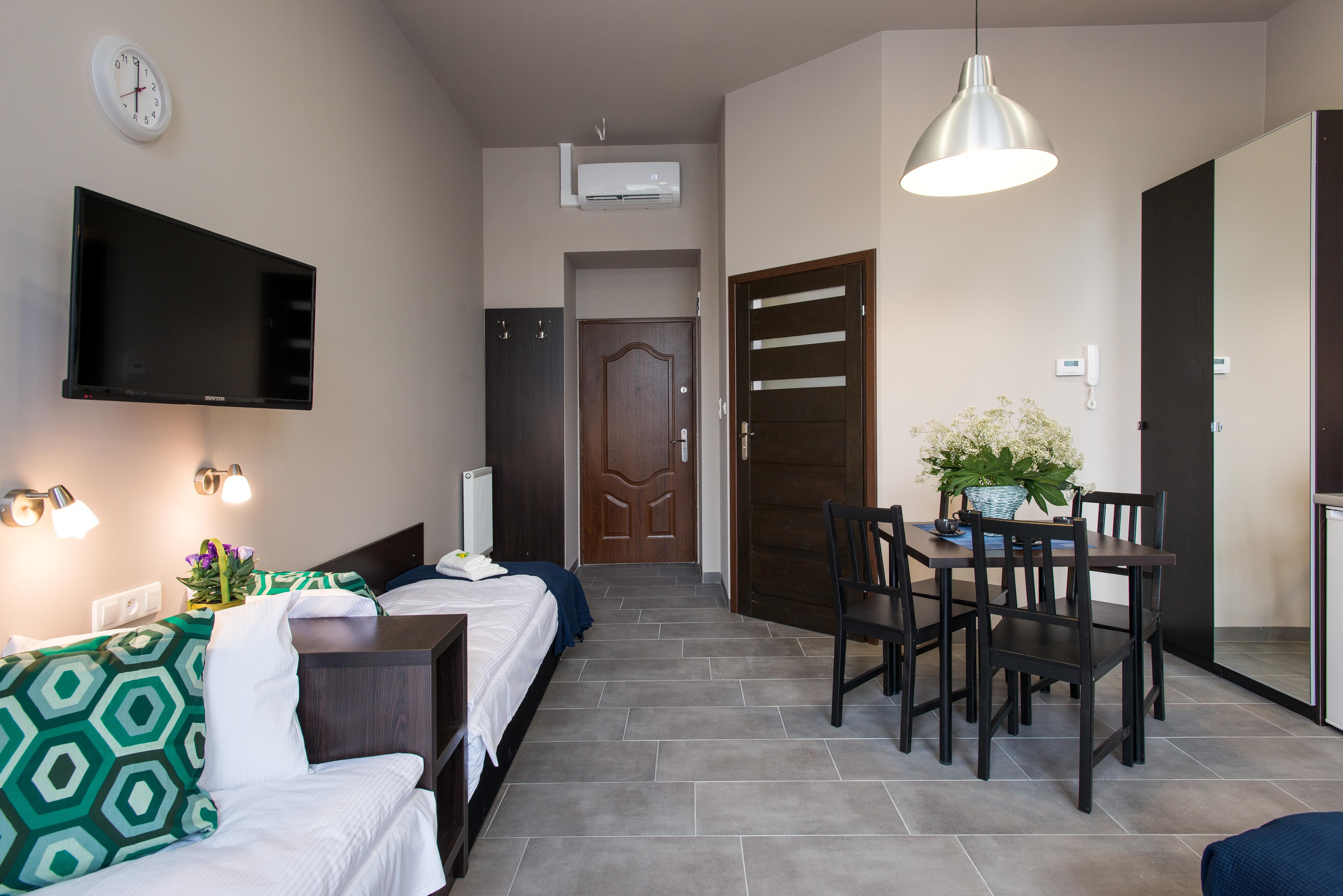 Happy Tower Aparthotel Krakow Bagian luar foto