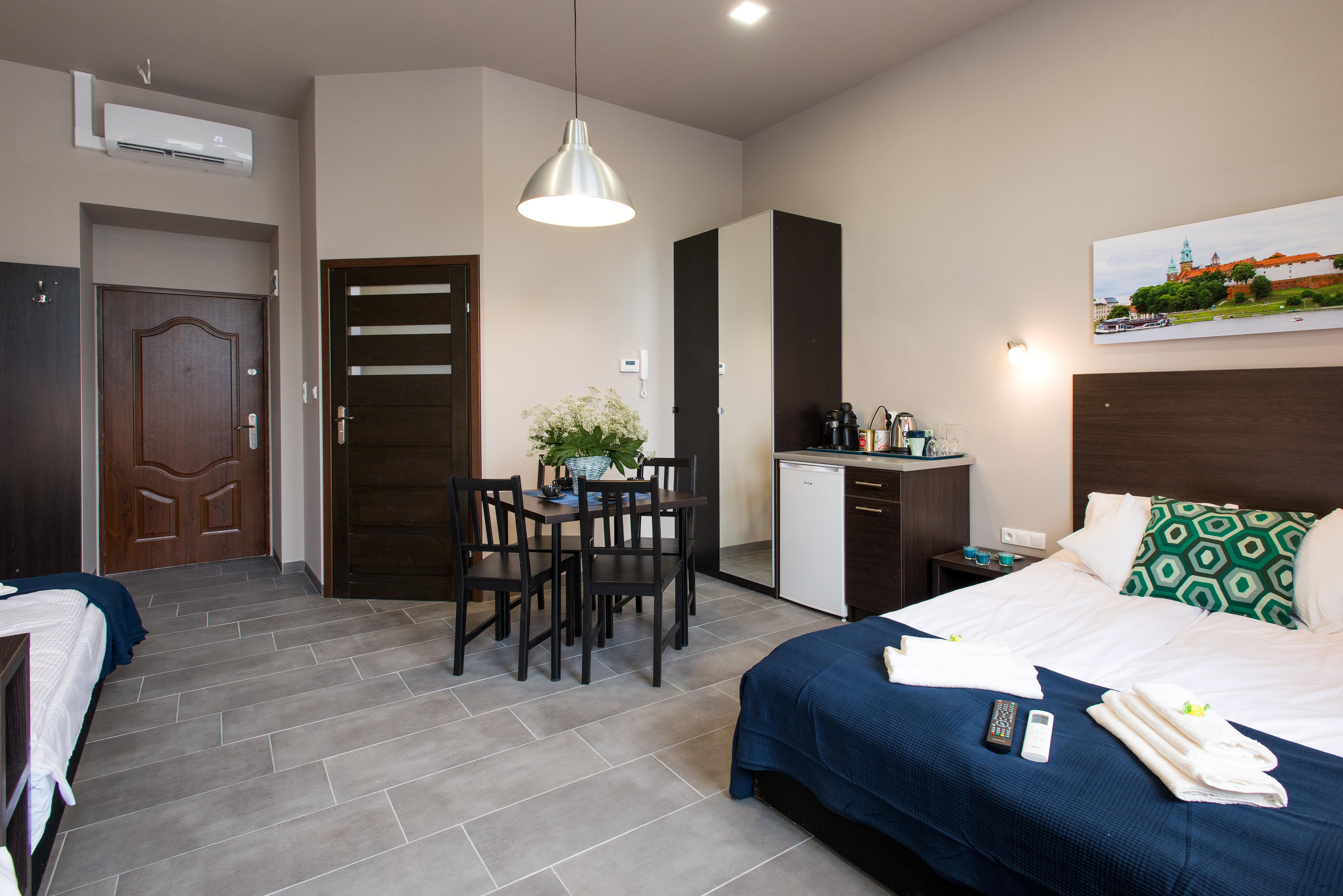 Happy Tower Aparthotel Krakow Bagian luar foto