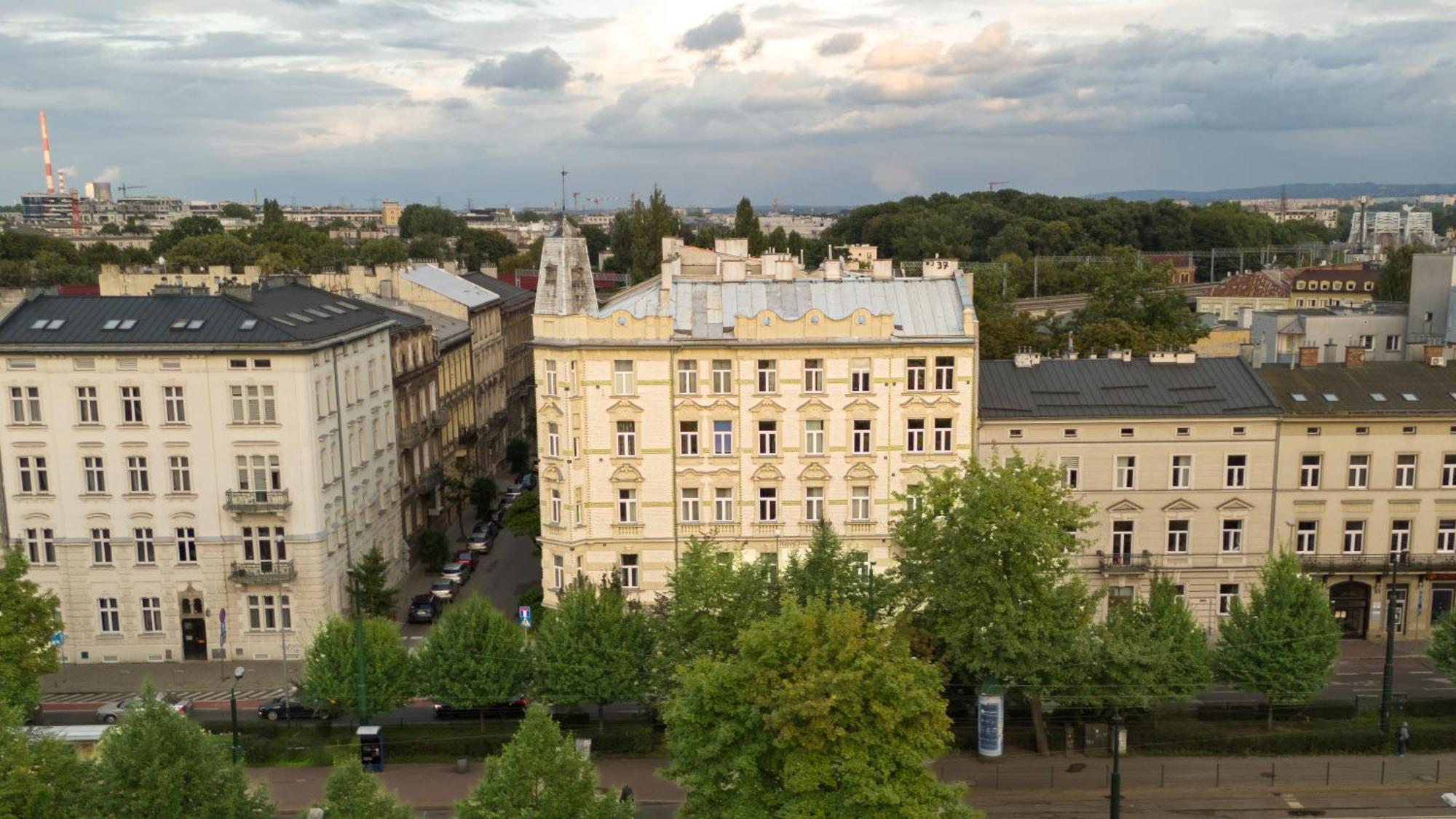 Happy Tower Aparthotel Krakow Bagian luar foto